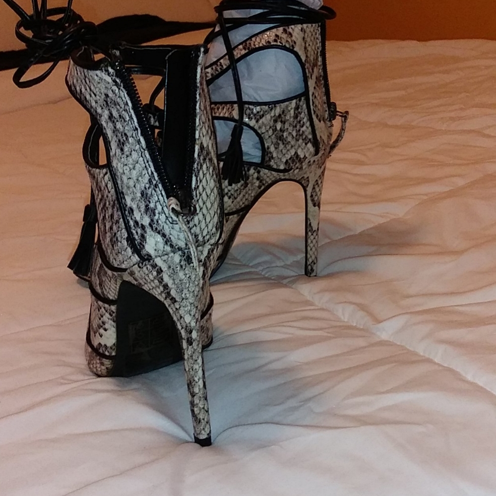 Shoes - Picture 2 of 7